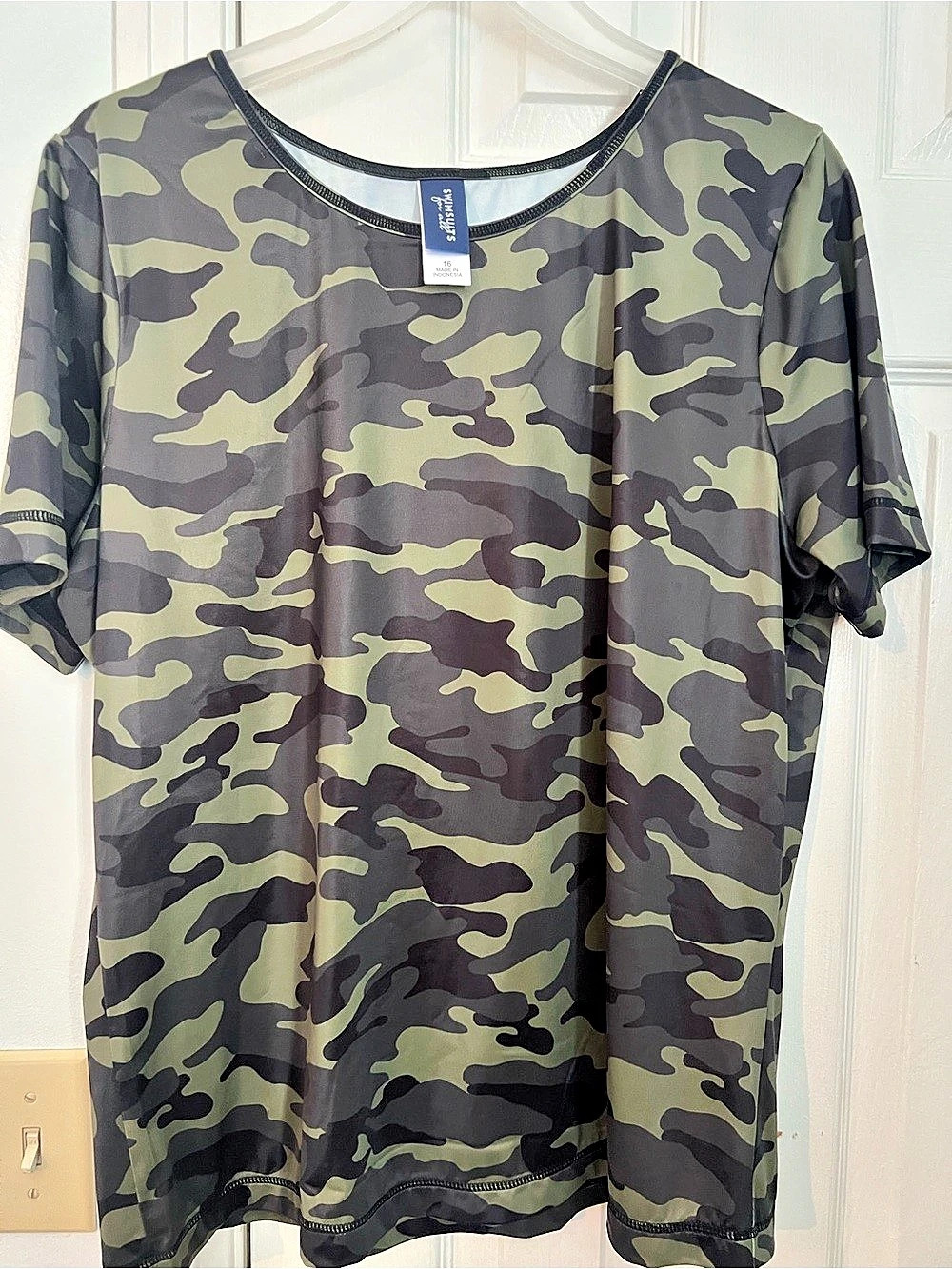 Swimsuits For All Camo Short Sleeve Tee Green & Black Medium